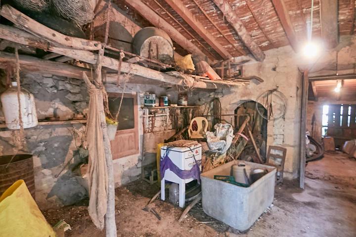 Finca rústica con casa para reformar de 110 m2 con electricidad y agua de pozo propio photo 0