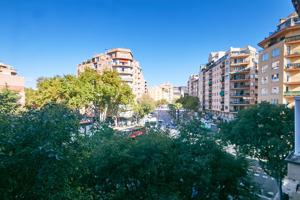 Oportunidad!! Gran piso de 131m2 construidos en Avenidas! photo 0