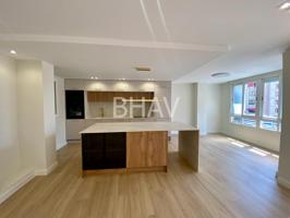 Piso en venta en pleno centro de Alicante – Totalmente reformado y listo para entrar a vivir photo 0