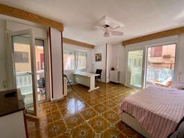 Piso luminoso con ascensor en el centro photo 0