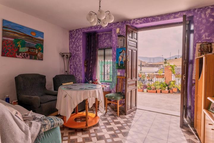 Casa de dos plantas en venta en Priego de Córdoba photo 0