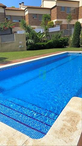 EN CALAFELL HERMOSA CASA-CHALET ADOSADA CON PISCINA photo 0