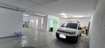 Local con parking en Badalona photo 0