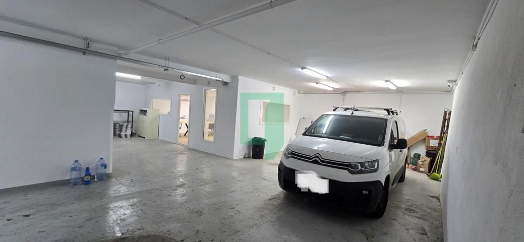 Local con parking en Badalona photo 0