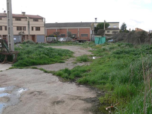 ALMACEN CON SOLAR URBANIZABLE photo 0