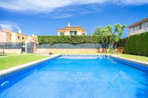 Exclusivo adosado en venta con piscina terraza y garaje photo 0