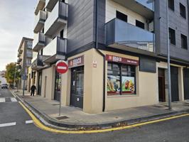 Se alquila luminoso local comercial photo 0