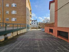 Garaje en venta con entreplanta y montacargas en pleno centro de Estella photo 0