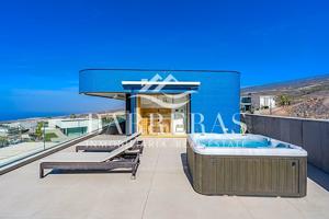 Casa - Chalet en venta en Playa San Juan de 630 m2 photo 0
