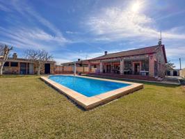 Villa En venta en Colmenar de Oreja photo 0