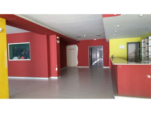 Se vende casa con local comercial céntrico photo 0