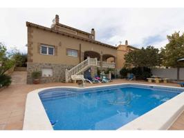 Impresionante casa esquinera con vistas al mar y piscina en Roda de Barà photo 0