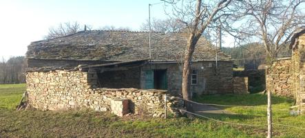 se vende casa de piedra para reformar en loentia castro de rei photo 0