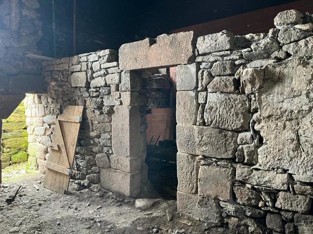 CASA CON TERRENO DE 1200M2 PARA REFORMAR A 1KM DE LA ESTACIÓN DE AVE photo 0