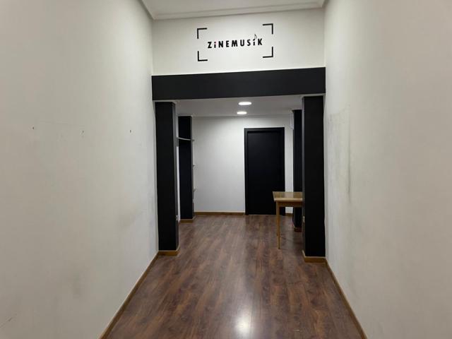 LOCAL EN ALQUILER EN GALERIAS O COUTO photo 0
