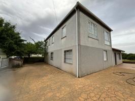 CASA CON TERRENO EN ALQUILER EN RIOS photo 0