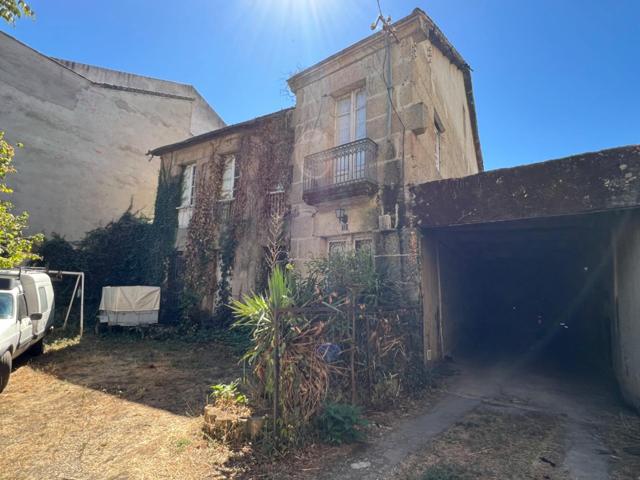 CASA CON FINCA PARA REFORMA EN EL CENTRO DE VERÍN photo 0