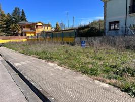 SE VENDE SOLAR EN CACABELOS CON 50 METROS DE FACHADA photo 0