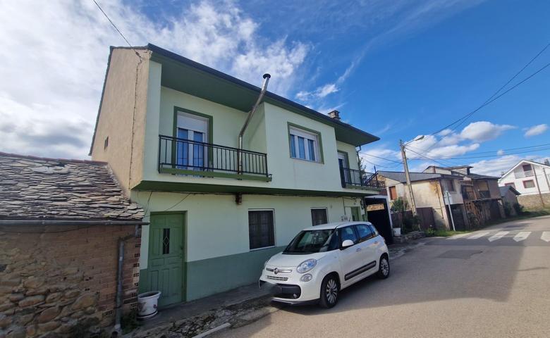 SE VENDE CASA CON UNA EXCELENTE UBICACION EN CARRACEDELO - VILLAMARTIN DE LA ABADIA photo 0