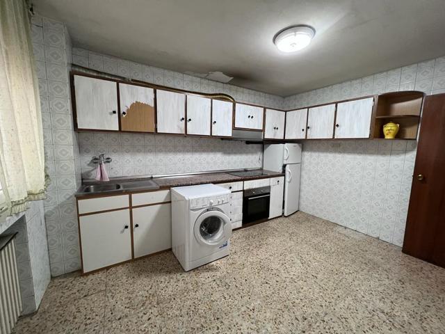 SE VENDE PISO JUNTO PLAZA LUIS DEL OLMO photo 0