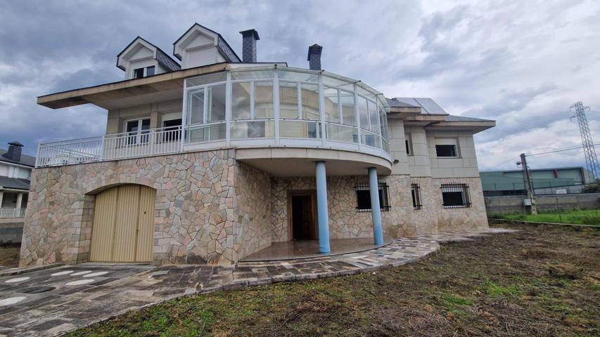 SE VENDE CHALET EN CARRACEDELO photo 0