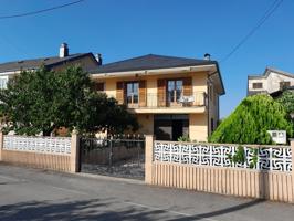 CHALET INDEPENDIENTE CON JARDÍN Y TERRENO EN VILELA. VILLAFRANCA DEL BIERZO photo 0
