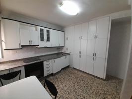 PISO DE 4 HABITACIONES EN CALLE COLOMBIA. PONFERRADA photo 0