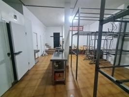 ¡Gran Oportunidad! Vivienda + Local Comercial en La Granj photo 0