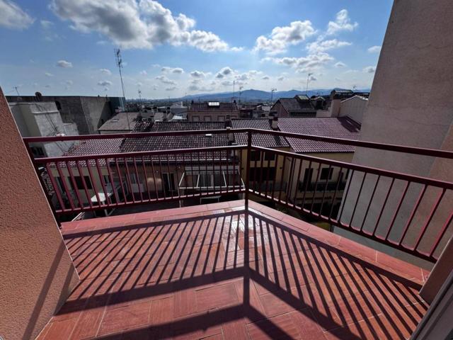 CORNELLA DE LLOBREGAT EN LA MISMA RAMBLA PISO EN VENTA photo 0