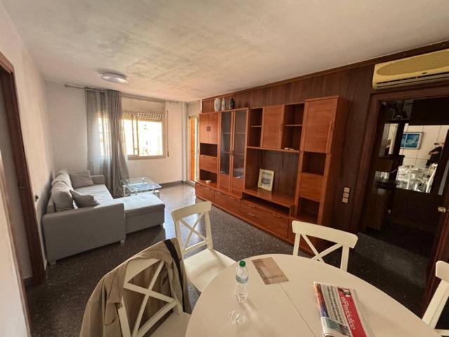 SANT BOI AMPLIO PISO DE 4 HABITACIONES CON ASCENSOR. photo 0