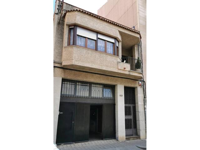Preciosa casa con amplio garaje y grandes terrazas en Figueres photo 0