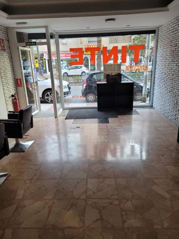 Espacio de Belleza: Alquiler de Peluquería en 112 Metros Cuadrados photo 0