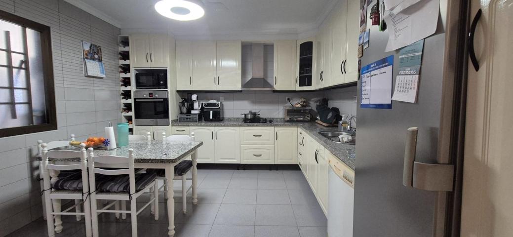 AMPLIO PISO EN VENTA CON 3 HABITACIONES ROQUETAS CENTRO photo 0