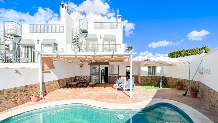 CASA ADOSADA DE ESQUINA EN ALMAYATE-MÁLAGA photo 0