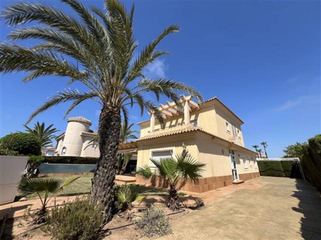 Venta de villa en La Manga del Mar Menor photo 0