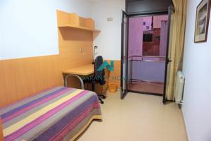 Perfecta habitación para estudiantes, con gastos de internet y una limpieza semanal incluidos. photo 0