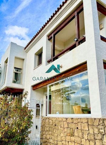 Chalet Adosado en venta en La Alquería, Benahavís photo 0
