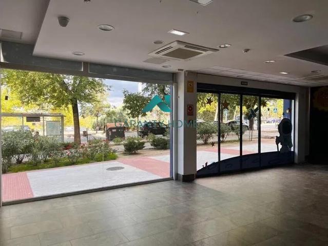 Local de alquiler en Norte, Alcobendas photo 0