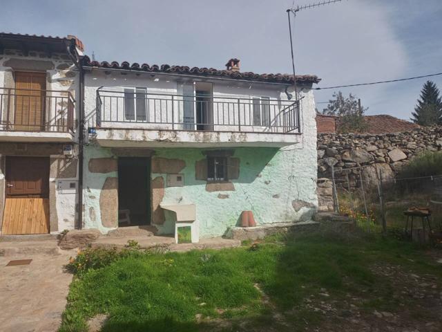 Casa de pueblo para reformar y con patio. photo 0