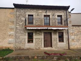 Casa pueblo reformada con vista al campo. photo 0