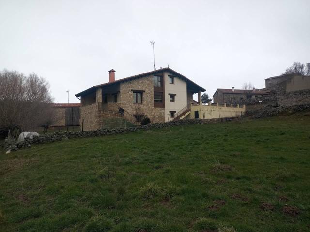 Unifamiliar aislada con terreno en Navarredonda de Gredos. photo 0
