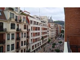 Vivienda con terraza situada en la zona peatonal de la calle Ercilla. photo 0