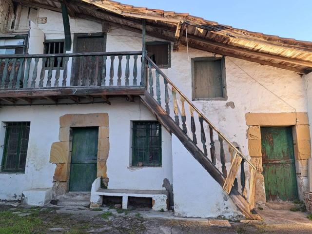 Junto a la playa de Azkorri. Medio caserío para reforma total con terreno y buena orientación. photo 0