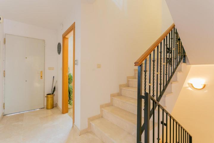 🏠✨ ¡Tu nuevo hogar te espera! Casa adosada con patio, garaje y distribución ideal photo 0