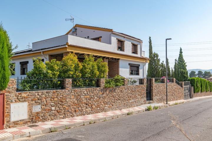 Espectacular Chalet en Otura - Urbanización Los Girasoles photo 0