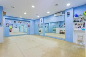 ¡SE VENDE LOCAL COMERCIAL EN FUNCIONAMIENTO COMO ACADEMIA DE FLAMENCO! photo 0