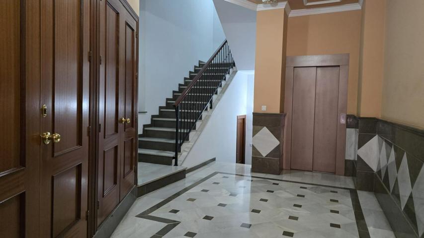 Piso en Atarfe de 4 Dormitorios con Patio Exclusivo en Zona Céntrica photo 0