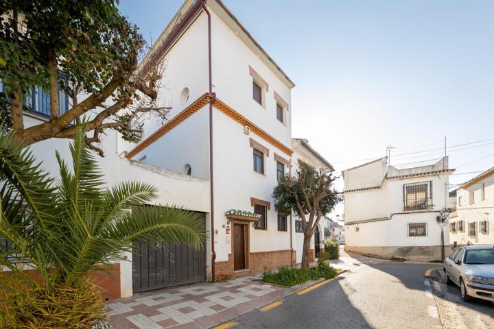 DISFRUTA DE ESTA RENOVADA Y EFICIENTE CASA EN GRANADA CAPITAL photo 0