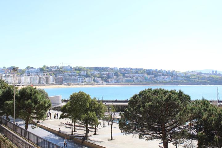 PISO CON VISTAS AL PUERTO photo 0