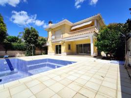 Casa En venta en Calle Onyar, Premià De Dalt photo 0
